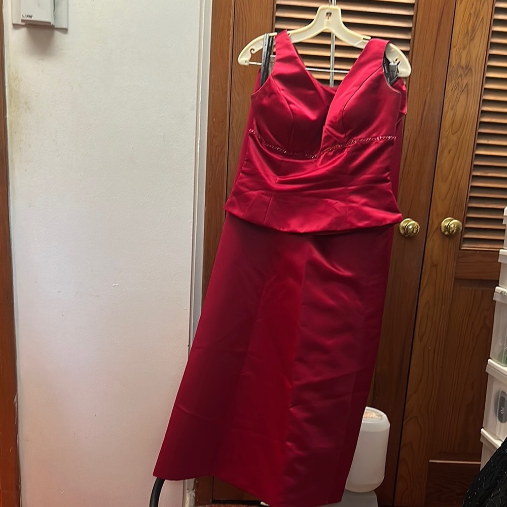 Bill Levkoff Vibrant Red Sleeveless Gown